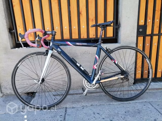 Bicicleta de ruta Shimano aro 28 cinelli