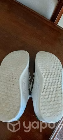 Zapatilla Adidas número 37 - Imagen 2