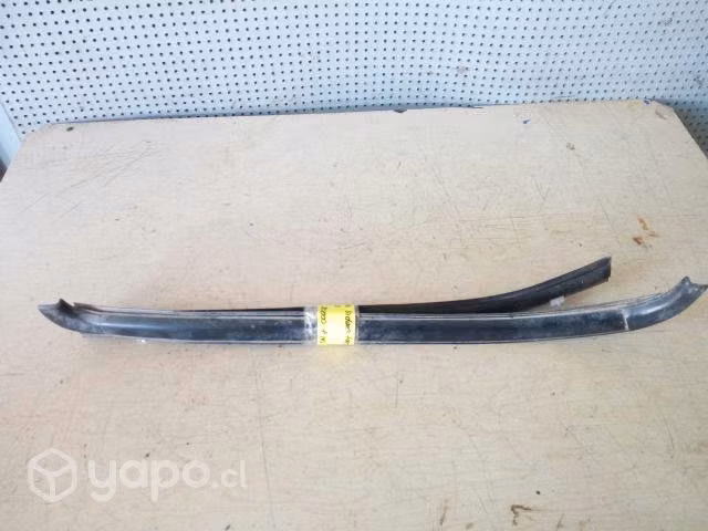 Moldura lame vidrio trasera izquierda Ford Ranger