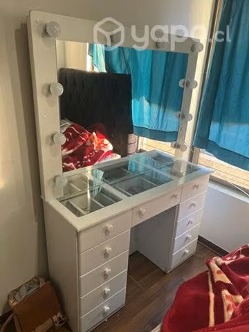 Mesa de maquillaje nueva - Imagen 3