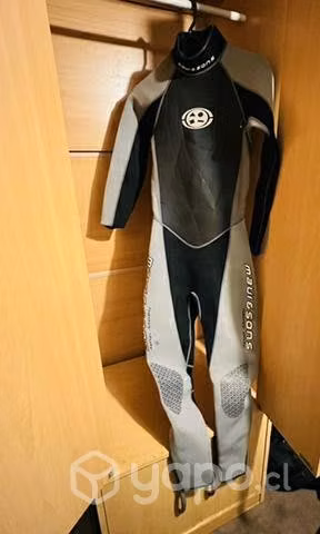Traje de surf o bodyboard