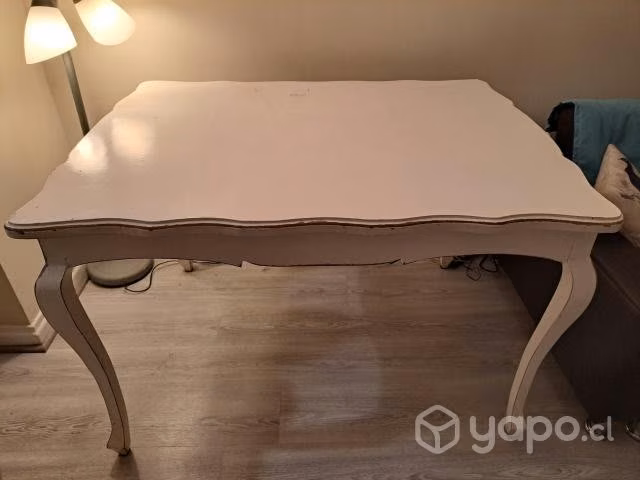 Mesa blanca estilo normando