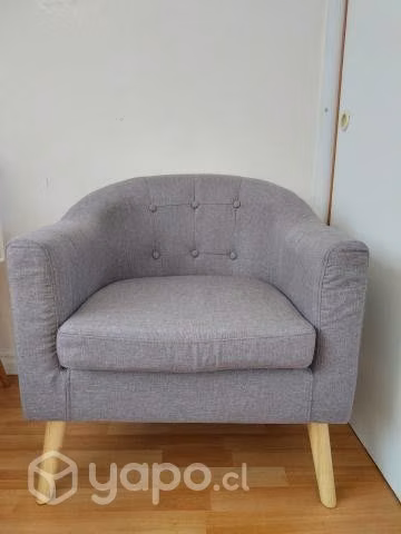 Poltrona gris, sin uso