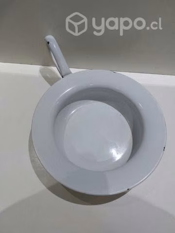 Vasica/pelela antigua enlosada