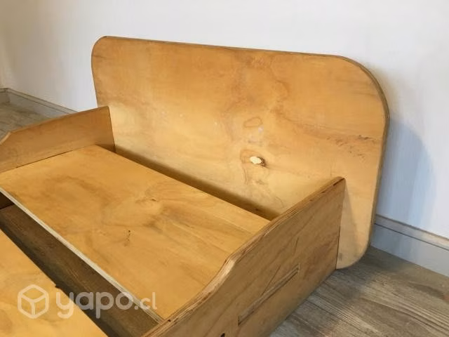 Cama (150x90), mesa y silla montessori (Valdivia)