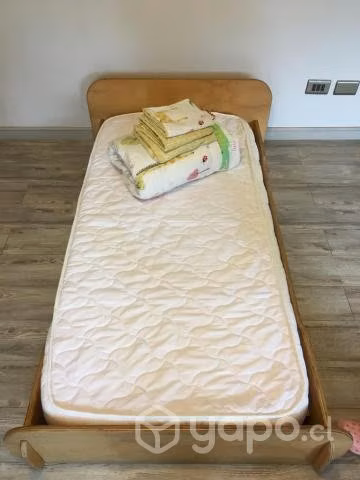 Cama (150x90), mesa y silla montessori (Valdivia)