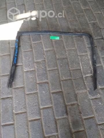 Goma vidrio trasera derecha Ford F150 2018
