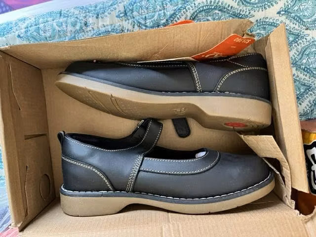 Zapatos de colegio nuevos