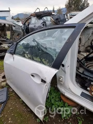 Puerta delantera izquierda mazda 3 año 2012