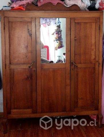 Ropero antiguo de raulí. - Imagen 3