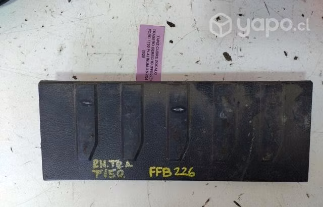 Tapiz Cubre Zócalo Trasero Derecho (FFB226) Ford F