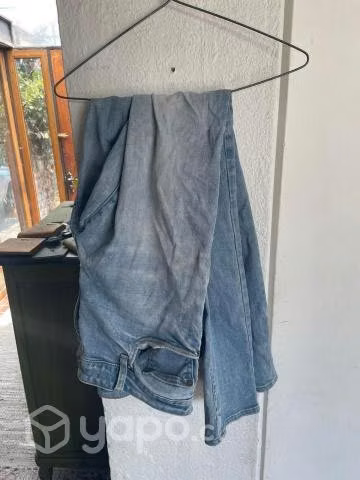 Jeans American Eagle Talla 32 con detalle