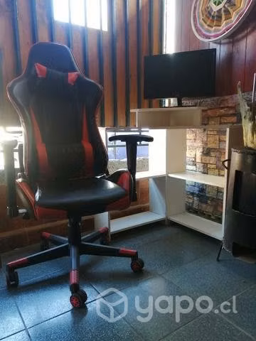 Silla gamer más escritorio más monitor