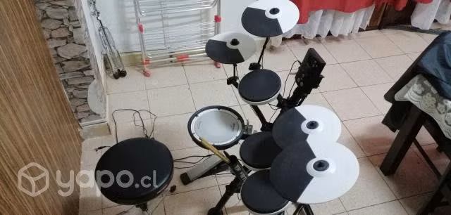 Bateria Roland con platillo extra
