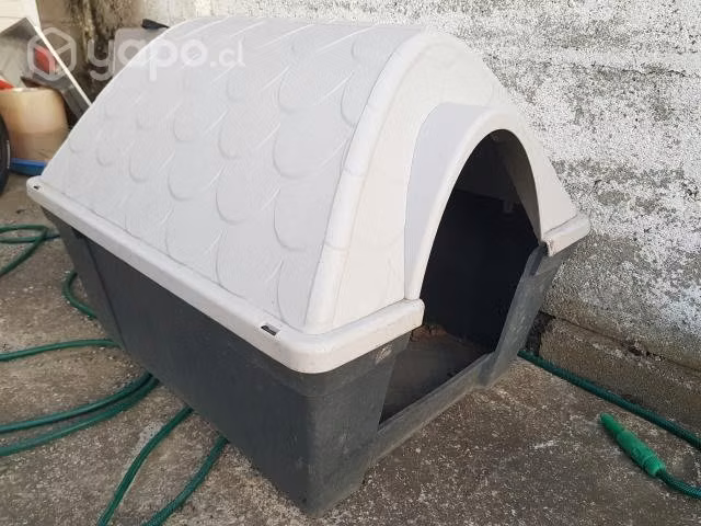 Casa de Perro XL de Polietileno Alta Densidad