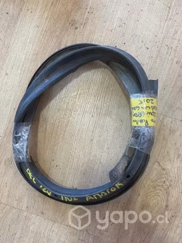 Goma contorno puerta dela izq inf VW Amarok 2015