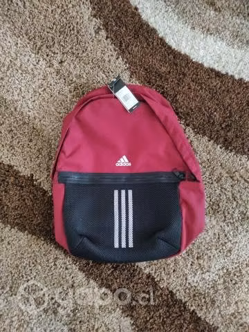 Mochila Adidas color Burdeo