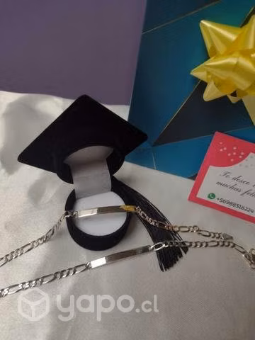 Muchas joyas hombre y mujer Licenciaturas