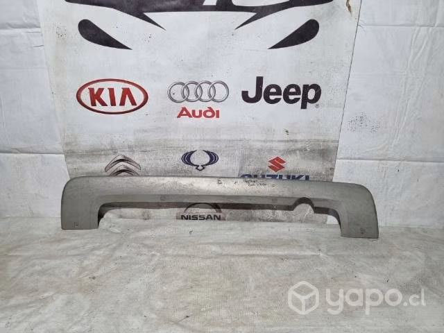 Moldura de parachoque trasero peugeot tepee