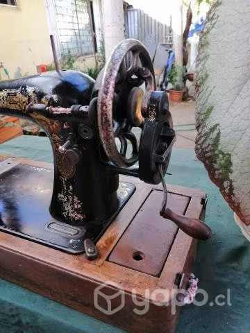 Antigua Máquina de coser Manual (funcionando) - Imagen 4