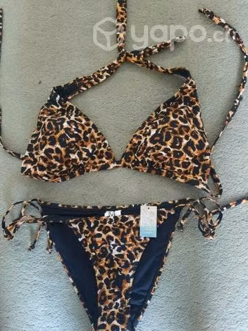 Lindo traje de baño animal print. Talla M
