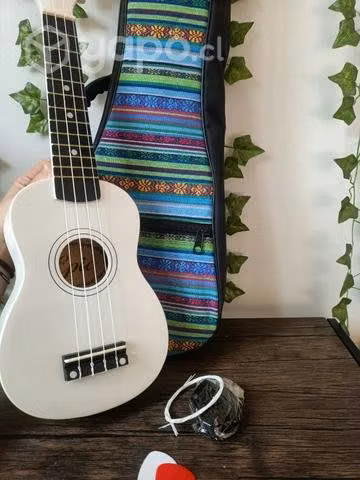 Ukelele Blanco nuevo con estuche