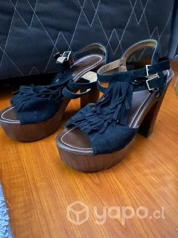 Tacones altos con gamuza
