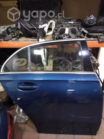 Puerta trasera derecha mercedes benz a200