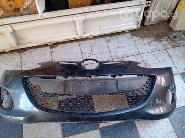Mazda 2 2014 parachoque con rejilla original
