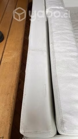 Sofá 3 cuerpos de cuero color blanco. Buen estado