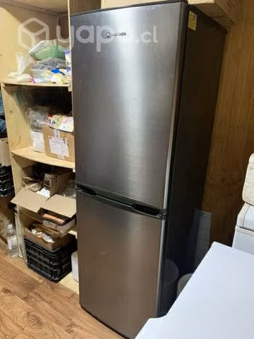 Refrigerador MADEMSA casi NUEVO