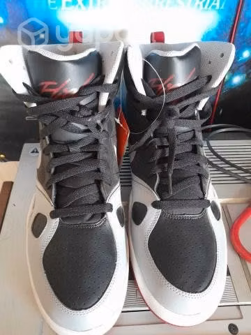Nike son of flight