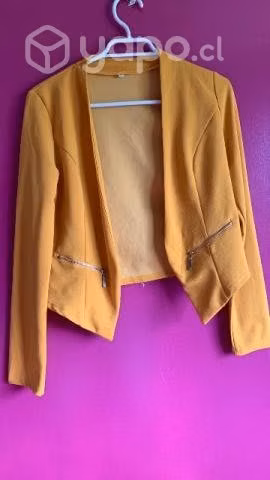 Chaqueta corta para usar sobre un vestido