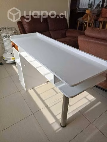 Escritorio Blanco con soporte metalico