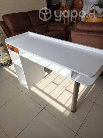 Escritorio Blanco con soporte metalico