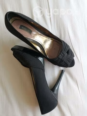 Zapatos negros, stiletos negros Zara