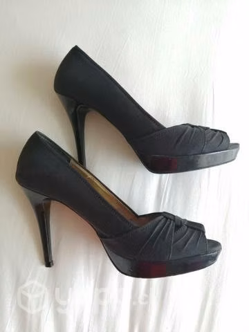 Zapatos negros, stiletos negros Zara