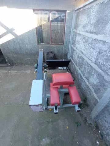 Máquina para patada gluteo