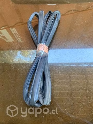 Goma contorno puerta delantera derecha Chv Captiva