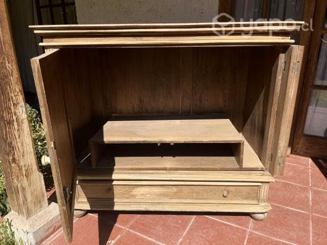 Mueble antiguo para guardar televisor