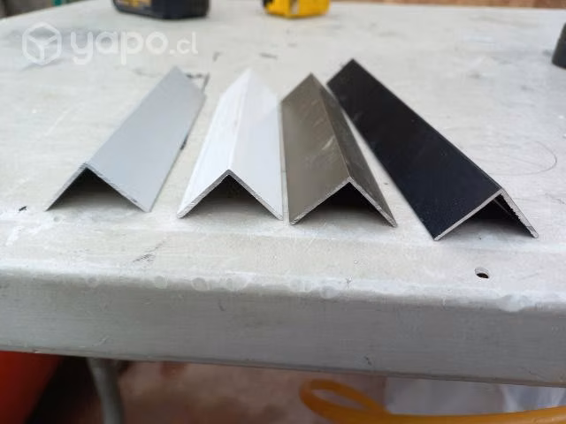 Ángulo aluminio alas iguales 32x32mm x 3mt