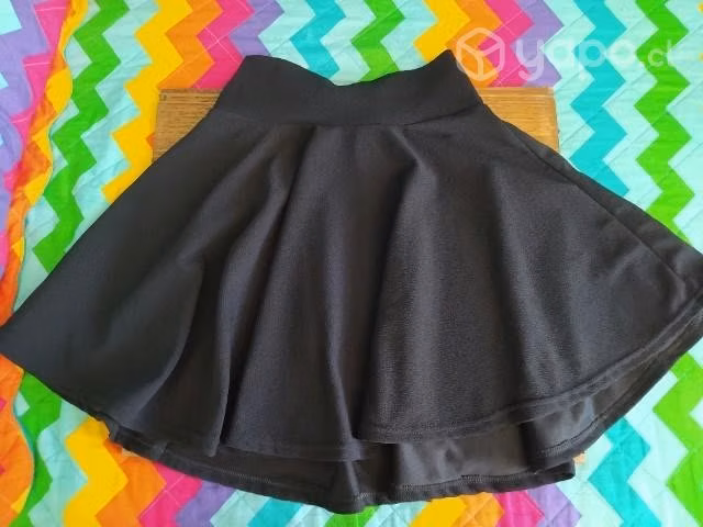 Falda negra cortita