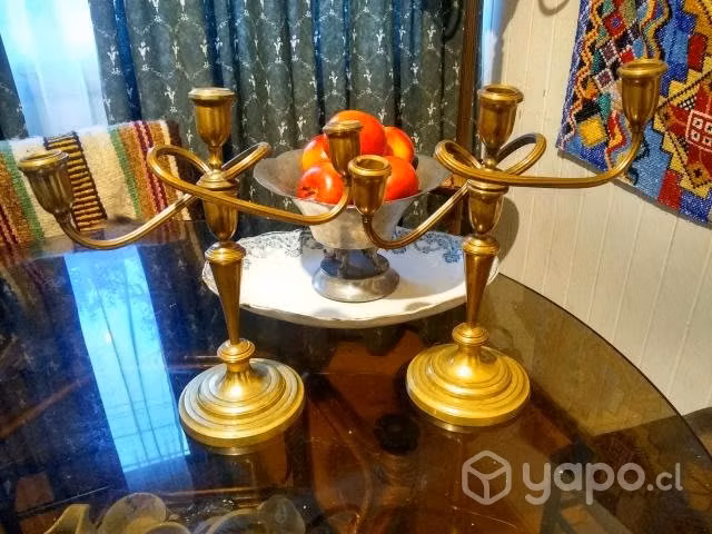 Antiguo par de candelabros coleccionables