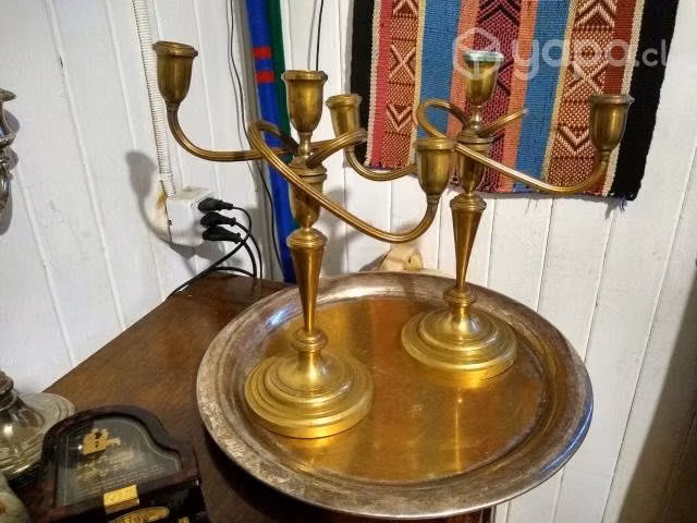 Antiguo par de candelabros coleccionables