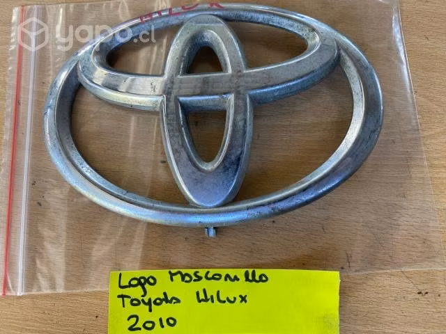 Logo mascarilla Toyota Hilux 2010