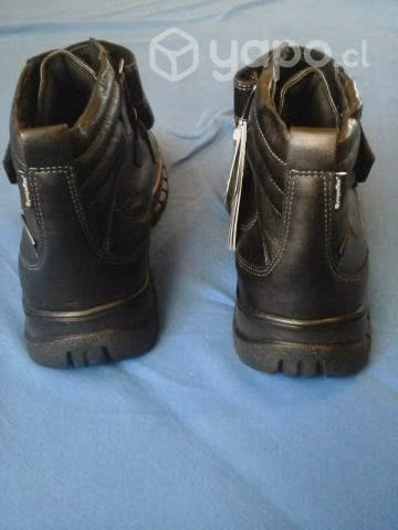 Botines de cuero 100%. Talla 41. Marca europea