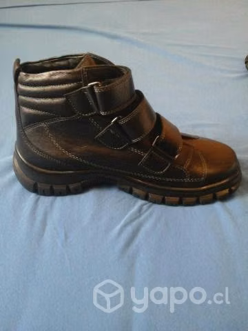 Botines de cuero 100%. Talla 41. Marca europea