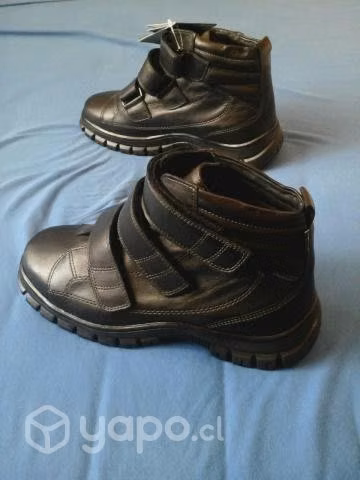 Botines de cuero 100%. Talla 41. Marca europea