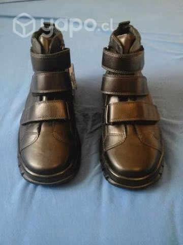 Botines de cuero 100%. Talla 41. Marca europea