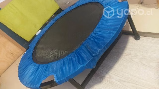 Cama saltaría junto con lampara